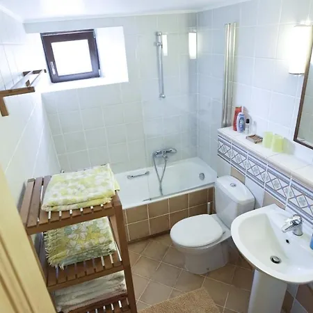 Stone House In A Quiet Landscape, 度假居