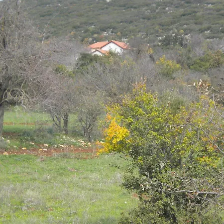 Stone House In A Quiet Landscape, Dom wakacyjny *
