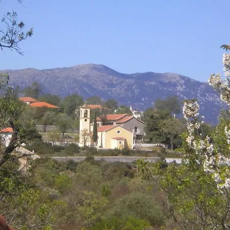 Dom wakacyjny Stone House In A Quiet Landscape,