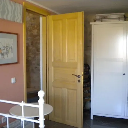 Stone House In A Quiet Landscape, 利昂尼迪翁