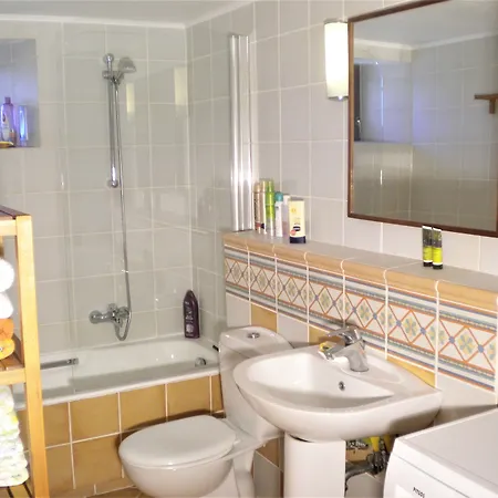 Stone House In A Quiet Landscape, 度假居 *