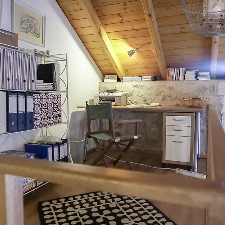 度假居 Stone House In A Quiet Landscape, *