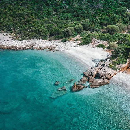 Stone House In A Quiet Landscape, 度假居 *