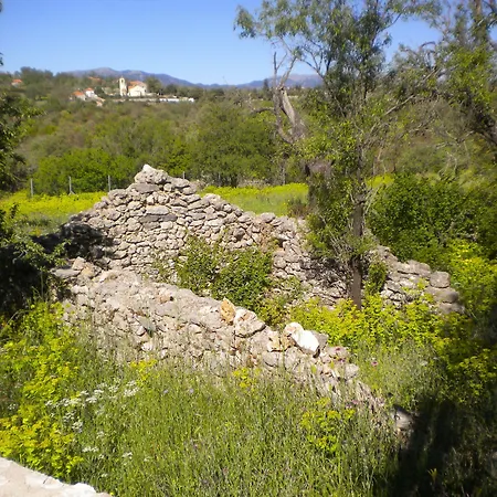 Nyaraló Stone House In A Quiet Landscape, Leonídio