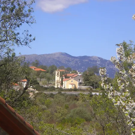 Vakantiehuis Stone House In A Quiet Landscape,