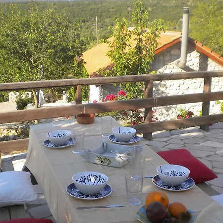 度假居 Stone House In A Quiet Landscape, *