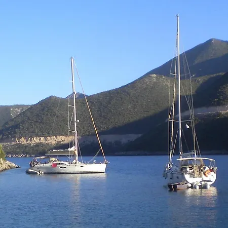 Nyaraló Stone House In A Quiet Landscape,