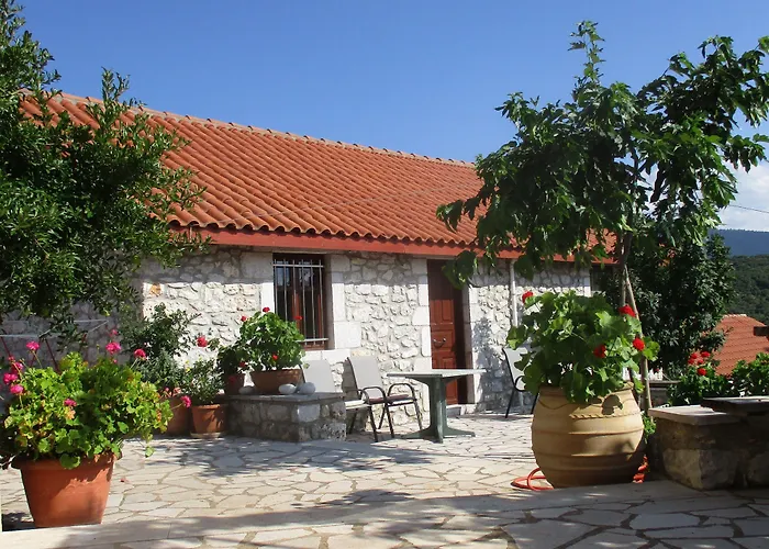 Stone House In A Quiet Landscape, Casa vacanze Leonídion