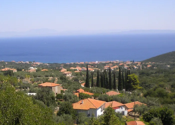 Stone House In A Quiet Landscape, Casa vacanze Leonídion