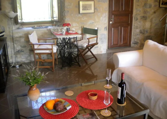 Stone House In A Quiet Landscape, Casa vacanze *