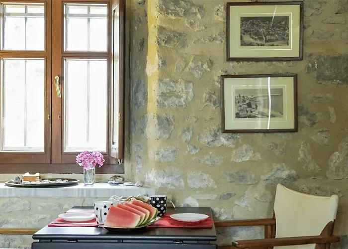 Stone House In A Quiet Landscape, Casa vacanze