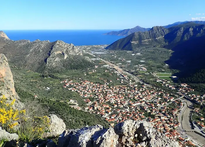 Stone House In A Quiet Landscape, Casa vacanze Leonídion