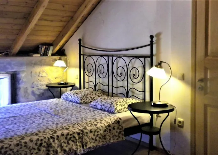 Nyaraló Stone House In A Quiet Landscape, Leonídio